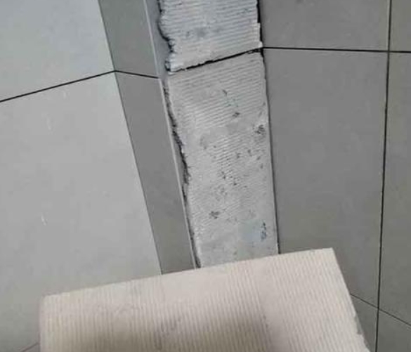 城阳瓷砖空鼓维修公司分享下厨房瓷砖脱落的补救措施。